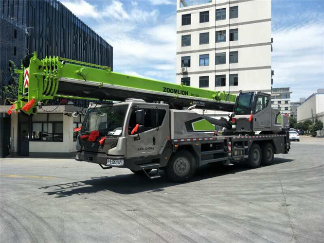 乐山市跨街广告牌的高空安装注意事项