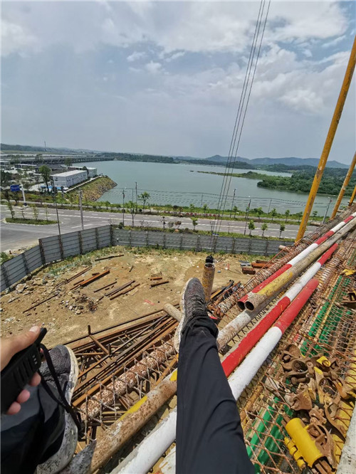 乐山市作业中发生设备损坏或人员意外，责任怎么划分？